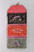 黑紅綠色刺繡三夾層荷包藏品圖，第2張