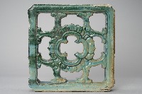 鏤空綠釉花瓣瓷製花磚藏品圖，第1張