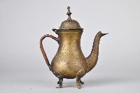 銅合金製刻花四足酒壺藏品圖，第2張