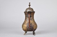 銅合金製刻花四足酒壺藏品圖，第3張