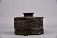 錫合金製素面圓形四足雙層粉餅盒藏品圖，第2張