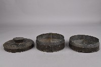 錫合金製素面圓形四足雙層粉餅盒藏品圖，第3張