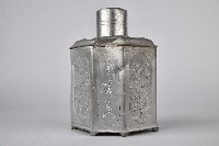 陰刻開光花卉紋六方錫茶葉罐藏品圖，第1張