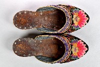 黑底紅花刺繡拖鞋藏品圖，第2張