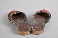 黑底紅花刺繡拖鞋藏品圖，第4張