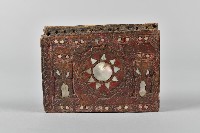 鑲螺鈿浮雕百步蛇紋祈禱箱藏品圖，第2張