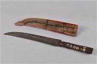 浮雕彩繪人面百步蛇紋佩刀藏品圖，第1張