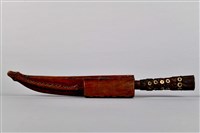 浮雕彩繪人面百步蛇紋佩刀藏品圖，第3張