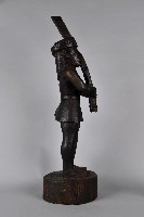 吹奏鼻笛男性木雕像藏品圖，第4張