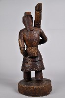 婦女挑竹筒水木雕人像藏品圖，第2張