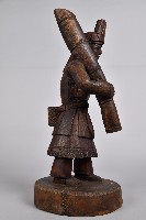 婦女挑竹筒水木雕人像藏品圖，第4張