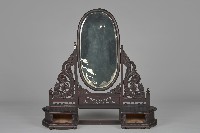 鏤雕捲草紋壽松鏡梳妝台-鏡台藏品圖，第1張