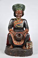 彩繪坐像盛裝女性巫師雕像藏品圖，第1張