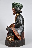 彩繪坐像盛裝女性巫師雕像藏品圖，第2張