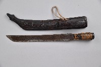 浮雕人像百步蛇紋佩刀藏品圖，第1張