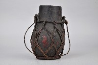 木製盛水器附網狀袋藏品圖，第1張