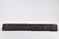 浮雕人面百步蛇及雄鹿木製雙人枕藏品圖，第2張