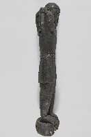 肩扛山豬手持人頭男性立像人偶藏品圖，第3張