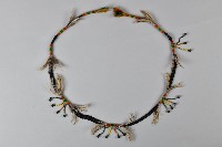 羽毛與串珠鈴鐺裝飾帶藏品圖，第2張