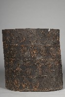 浮雕人面人像無底木製穀桶藏品圖，第1張