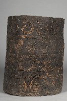 浮雕人面人像無底木製穀桶藏品圖，第3張