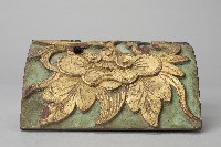 浮雕綠底金漆捲草紋斗拱-2藏品圖，第1張