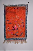 刺繡紅底花草人像鏡罩藏品圖，第1張