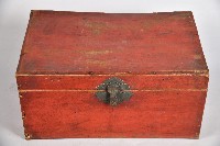 素面紅漆衣物箱藏品圖，第1張
