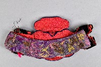 紫底花草刺繡蓮花造型抹額藏品圖，第3張