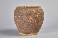 陶製紅胎褐色素面罐藏品圖，第2張