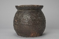 陶製紅胎黑釉有槽醃菜甕藏品圖，第2張