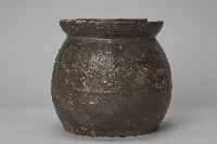 陶製紅胎黑釉有槽醃菜甕藏品圖，第4張