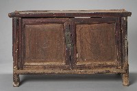 四足木製雙門櫃藏品圖，第1張