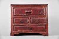 桌上型紅褐色木製三層櫃藏品圖，第2張