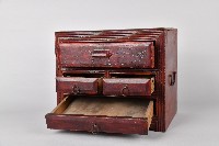 桌上型紅褐色木製三層櫃藏品圖，第6張