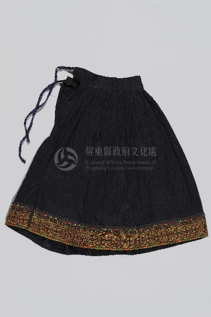 十字繡黑底長裙藏品圖，第2張
