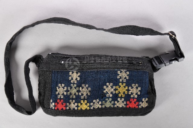 刺繡黑底拉鍊腰包藏品圖，第1張