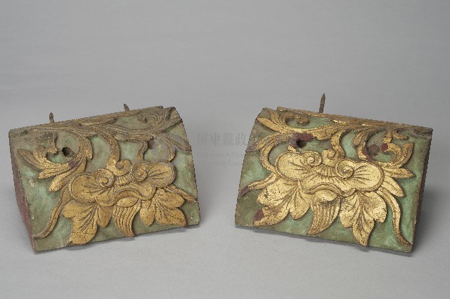 浮雕綠底金漆捲草紋斗拱藏品圖，第2張