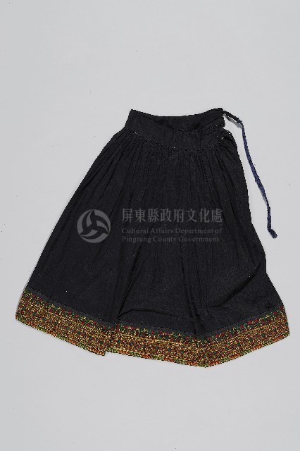 十字繡黑底長裙藏品圖，第1張