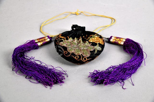 金綠色釘線葡萄刺繡黑香包-2藏品圖，第1張