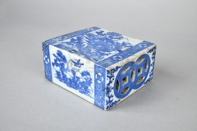 花草雙銅錢紋青花瓷製脈枕藏品圖，第1張