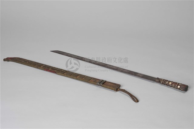 鏤雕鑲嵌金屬魯凱刀藏品圖，第1張