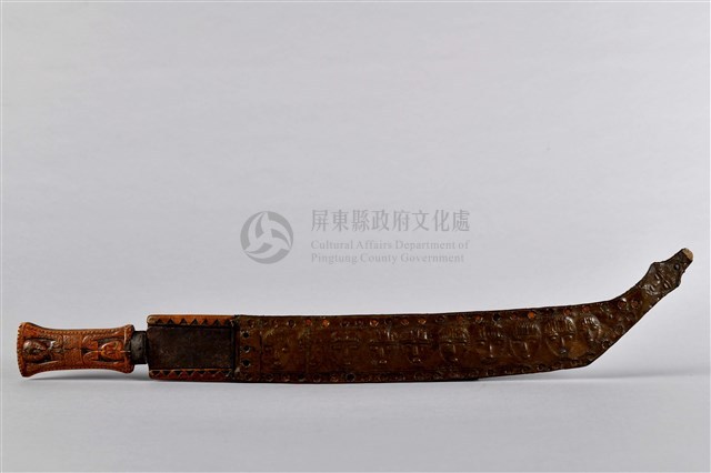 浮雕彩繪百步蛇佩刀藏品圖，第3張