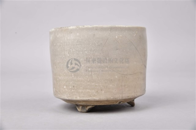 白釉歛口三足爐藏品圖，第2張
