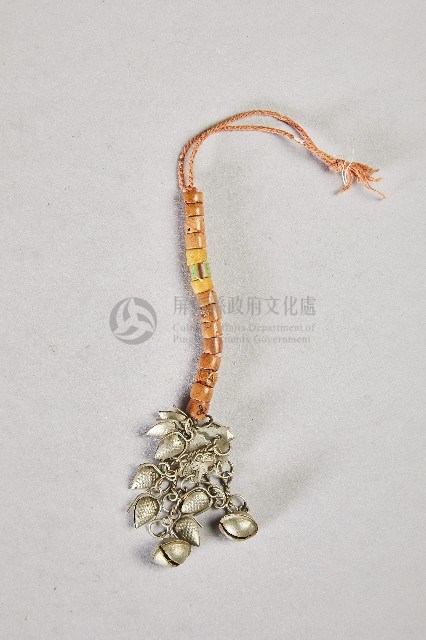 刺繡鑲螺鈿新娘服飾-琉璃鈴鐺綴飾藏品圖，第1張