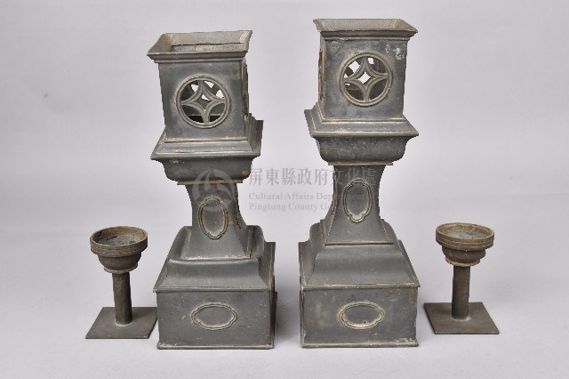 透雕銅錢方形燭台藏品圖，第1張