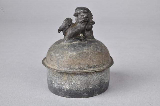 獅身鈕素面把手壺-壺蓋藏品圖，第1張