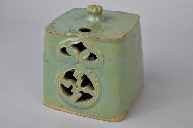 鏤空青釉油燈-蓋藏品圖，第1張