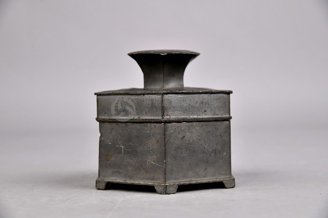 錫合金製六足素面單層粉餅盒藏品圖，第3張