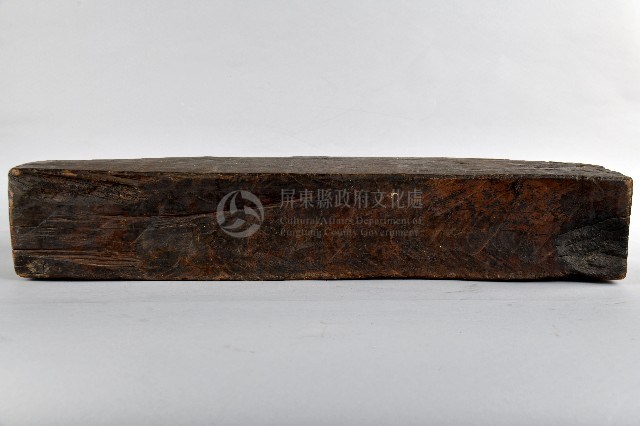 浮雕人面百步蛇紋頭目木椅藏品圖，第3張